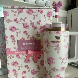 تراول ماگ استنلی مدل tumbler سفید جعبه کادویی ظرفیت 1180 میلی لیتر