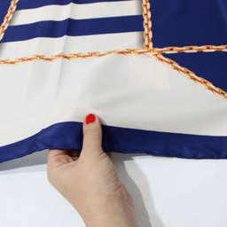 روسری زنانه آنالیا مدل ابریشم دست دوز طرح زنجیری کلاسیک کد ana-2821