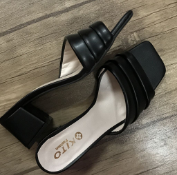 صندل زنانه کیتو مدل سی گل mk رنگ مشکی