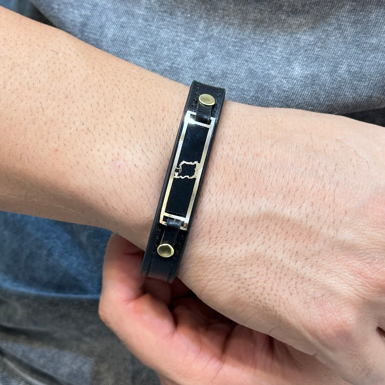 دستبند چرم و طلا 18 عیار مردانه مدل ایران کد 7008