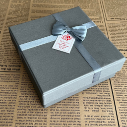 جعبه هدیه کد 987 سایز 14×14 سانتی متر به همراه پوشال