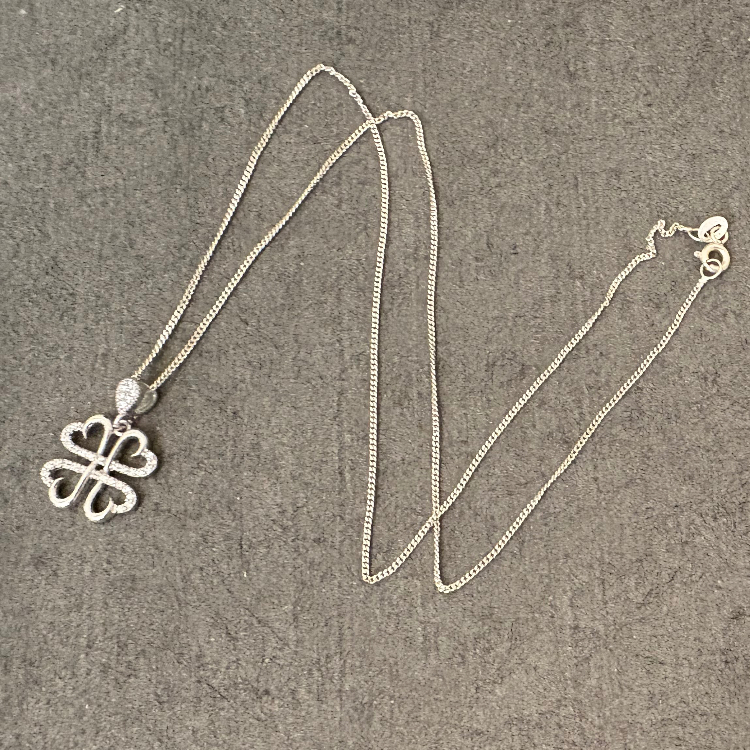 گردنبند نقره زنانه گیرا مدل گل کد G1050