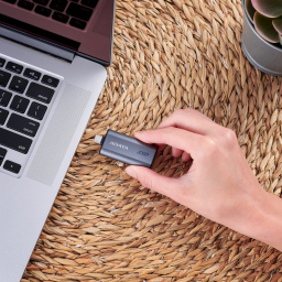 حافظه SSD قابل حمل ای دیتا مدل SC750