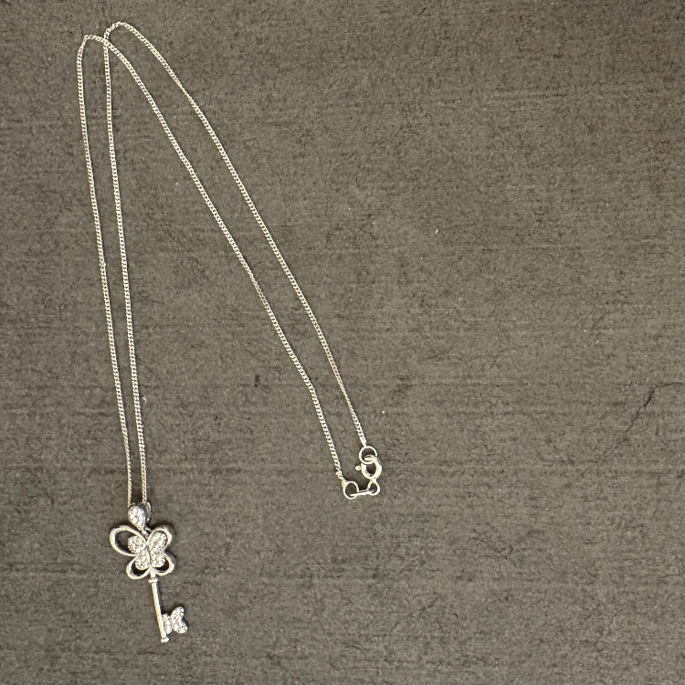 گردنبند نقره زنانه گیرا مدل پروانه کد G1042