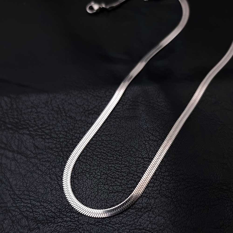 گردنبند نقره زنانه گیرا مدل هرینگبون G0179