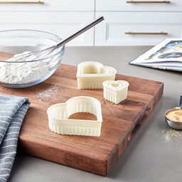 کاتر دو طرفه شیرینی پزی بهگز مدل قلب مجموعه 5 عددی