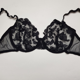 ست شورت و سوتین زنانه برتا مدل توری کد 2020SQ رنگ مشکی