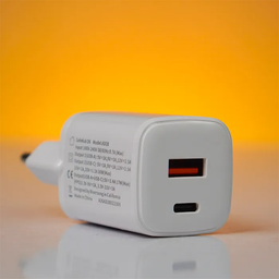 شارژر دیواری 2 پورت ریورسانگ مدل SafeKub D6 AD28