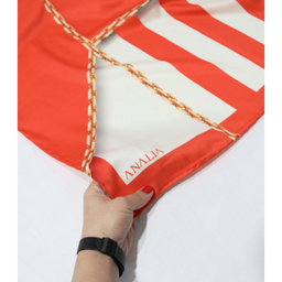 روسری زنانه آنالیا مدل ابریشم دست دوز طرح زنجیری کلاسیک کد ana-2821