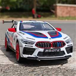 ماکت ماشین ناب سل مدل بی ام و ام 8 فلزی چراغدار BMW M8 GT همراه با جاسوییچی