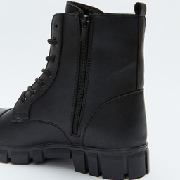 نیم بوت زنانه ال سی وایکیکی مدل FWS