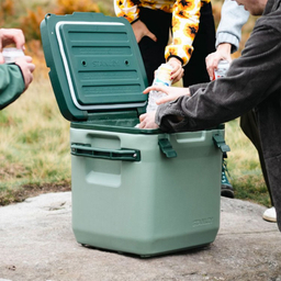 کول باکس استنلی مدل Cold For Days Outdoor Cooler گنجایش 28.3 لیتر