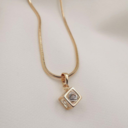 آویز گردنبند زنانه ژوپینگ مدل مکعب نگینی 491 رنگ طلایی