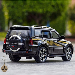 ماکت ماشین ناب سل مدل میتسوبیشی پاجرو فلزی موزیکال mitsubishi pajero به همراه جاسوییچی