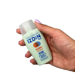 کرم ضد آفتاب ایزدین مدل fusion water حجم 50 میلی لیتر