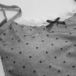 کراپ تاپ زنانه ماییلدا مدل پددار خال خالی کد 5301-6853 رنگ طوسی