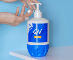 کرم مرطوب کننده و آبرسان کیووی مناسب پوست خشک وزن 500 گرم