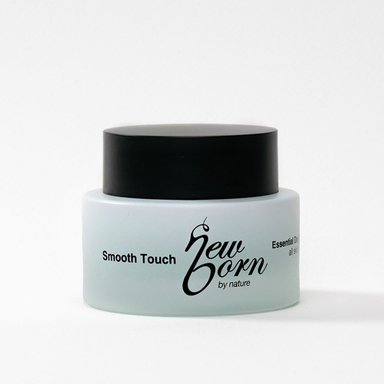 کرم مرطوب کننده روز نیوبرن مدل Smooth touch مناسب پوست چرب و نرمال حجم 50 میلی لیتر