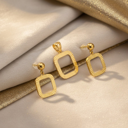 نیم ست طلا 18 عیار زنانه مدل مربعی