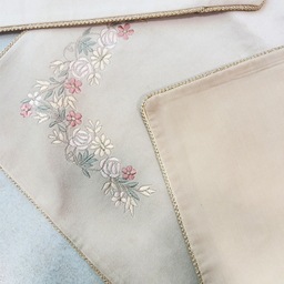 سجاده و جانماز صفاهوم مدل گلریز گلدوزی طرح عروس کد 6