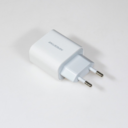 شارژر دیواری 18 وات کینگ استار مدل KW141A همراه کابل MicroUSB