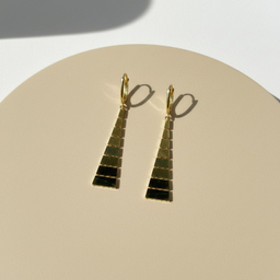 گوشواره طلا 18 عیار زنانه مدل اهرام هندسی