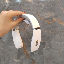 ست هدیه مدل ماساژور گردن و فلاسک گنجایش 0.5 لیتر