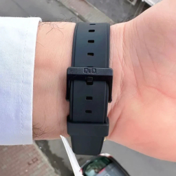 ساعت مچی عقربه‌ ای مردانه کیو اند کیو مدل بند پیو کد Q2