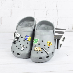 صندل مردانه زیتون مدل کراکس دار رنگ طوسی