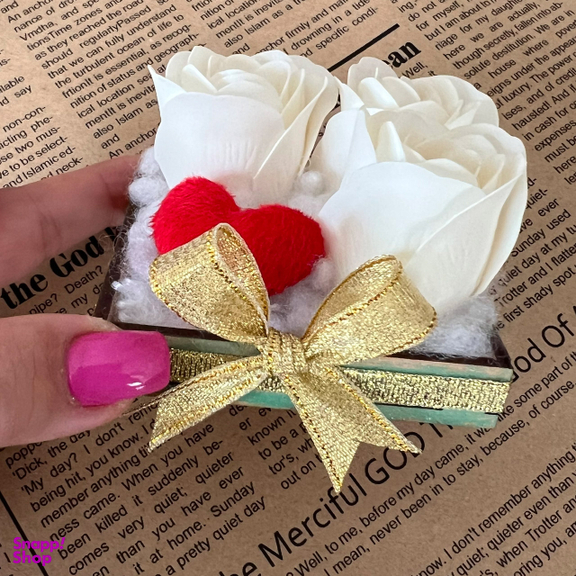 باکس هدیه مدل گل رز و قلب کد ROMA ROSE