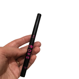 خط چشم ماژیکی اسنس مدل I Love extreme کد 03