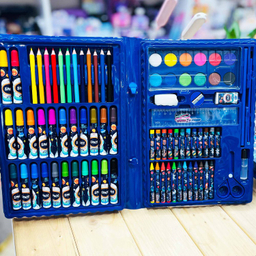 بسته لوازم تحریر مدل فضانورد کد 80 مجموعه 86 عددی