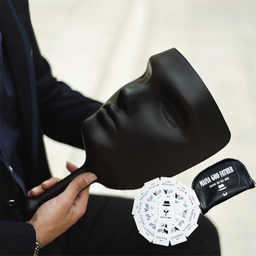 ماسک ایفای نقش به همراه 30 عدد کارت بازی pvc بسته 12 عددی