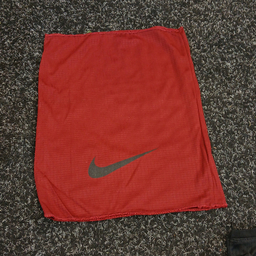 ست تاپ و شلوارک و اسکارف ورزشی مردانه طرح نایکی کد 1541 رنگ زرشکی