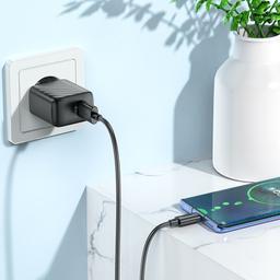 شارژر دیواری 18 وات هوکو مدل CS21A به همراه کابل USB Type-C