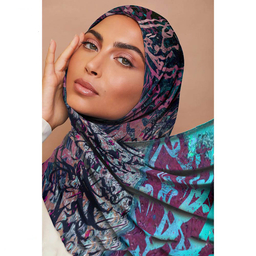 شال زنانه چارگوش طرح شعر بندهٔ عشقم و از هر دو جهان آزادم کد 1154
