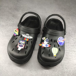 صندل بچگانه زیتون طرح کراکس مدل فضایی رنگ مشکی