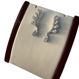 گوشواره نقره 925 عیار زنانه آویز طرح نگین سفید کد koro 2023