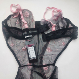 لباس خواب زنانه برتا مدل بادی توری فنردار کد 2300BS