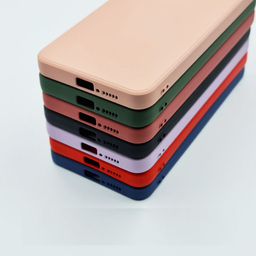 کاور گوشی موبایل مدل سیلیکونی مناسب اپل Iphone SE 2022 / SE 3 به همراه محافظ صفحه نمایش SuperD