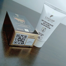 فلوئید ضد آفتاب بی رنگ لانسون مدل SPF50 مناسب پوست چرب حجم 40 میلی لیتر
