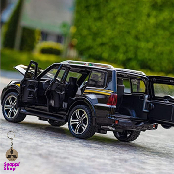 ماکت ماشین ناب سل مدل میتسوبیشی پاجرو فلزی موزیکال mitsubishi pajero به همراه جاسوییچی