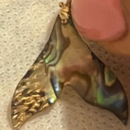 پلاک گردنبند طلا 18 عیار زنانه مدل دم وال صدفی