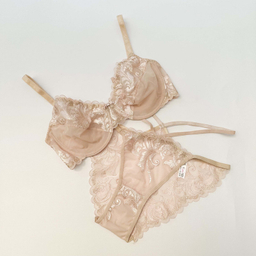 ست شورت و سوتین توری نوشه پوش کد 99902