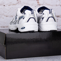 کفش ورزشی زنانه مدل نیوبالانس 530 کد 2347 رنگ سفید سرمه ای