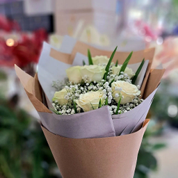 دسته گل طبیعی رز و ژیپسیفولیا کد 7