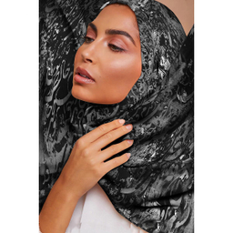 شال نقاشیخط زنانه چارگوش طرح شعر مزرع سبز فلک دیدم و داس مه نو کد 1111