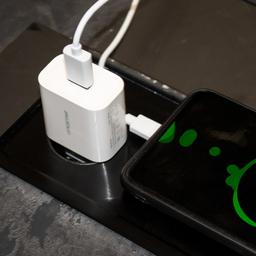 شارژر دیواری 18 وات کینگ استار مدل KW141C به همراه کابل USB-C