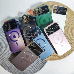 کاور گوشی موبایل اتوفوکوس مدل مگ سیف کد VD مناسب اپل iPhone 15 Pro Max