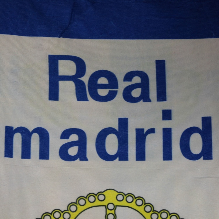 حوله استخری مدل باشگاه فوتبال طرح رئال مادرید کد 02 سایز 137×70 سانتی متر